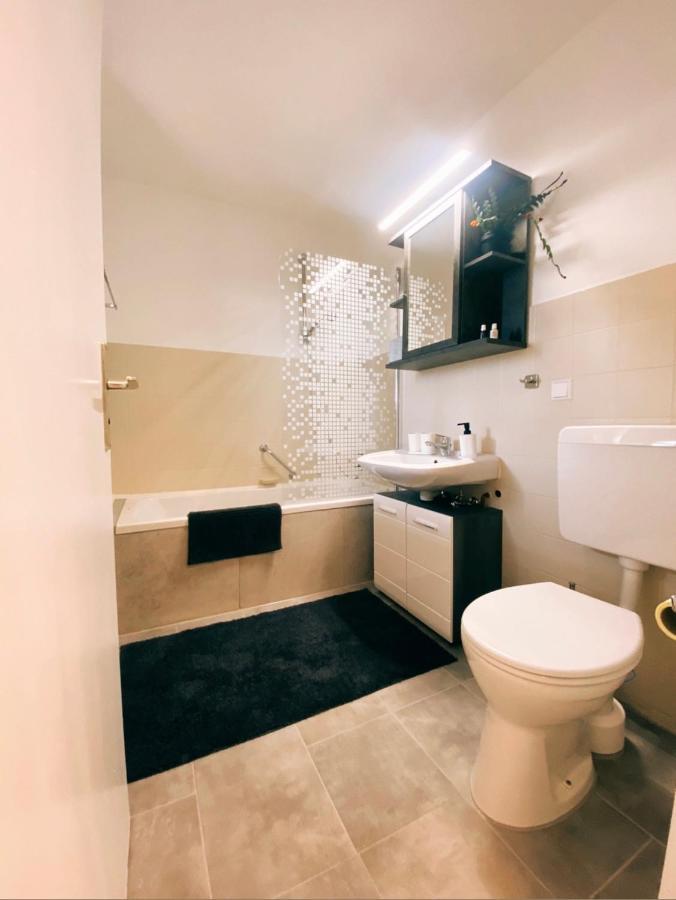 Apartment- Metzingen เมทซิงเงน ภายนอก รูปภาพ
